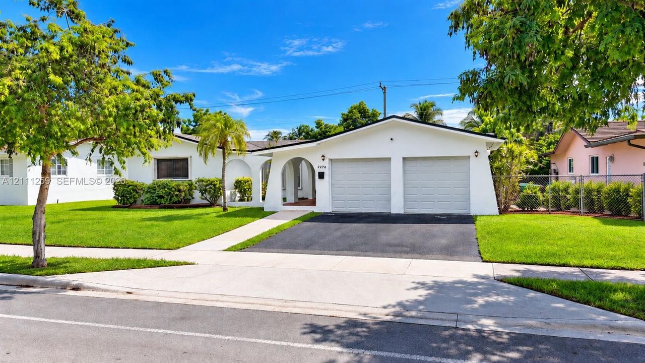 For Sale: $699,000 (3 beds, 2 baths, 1875 Square Feet)