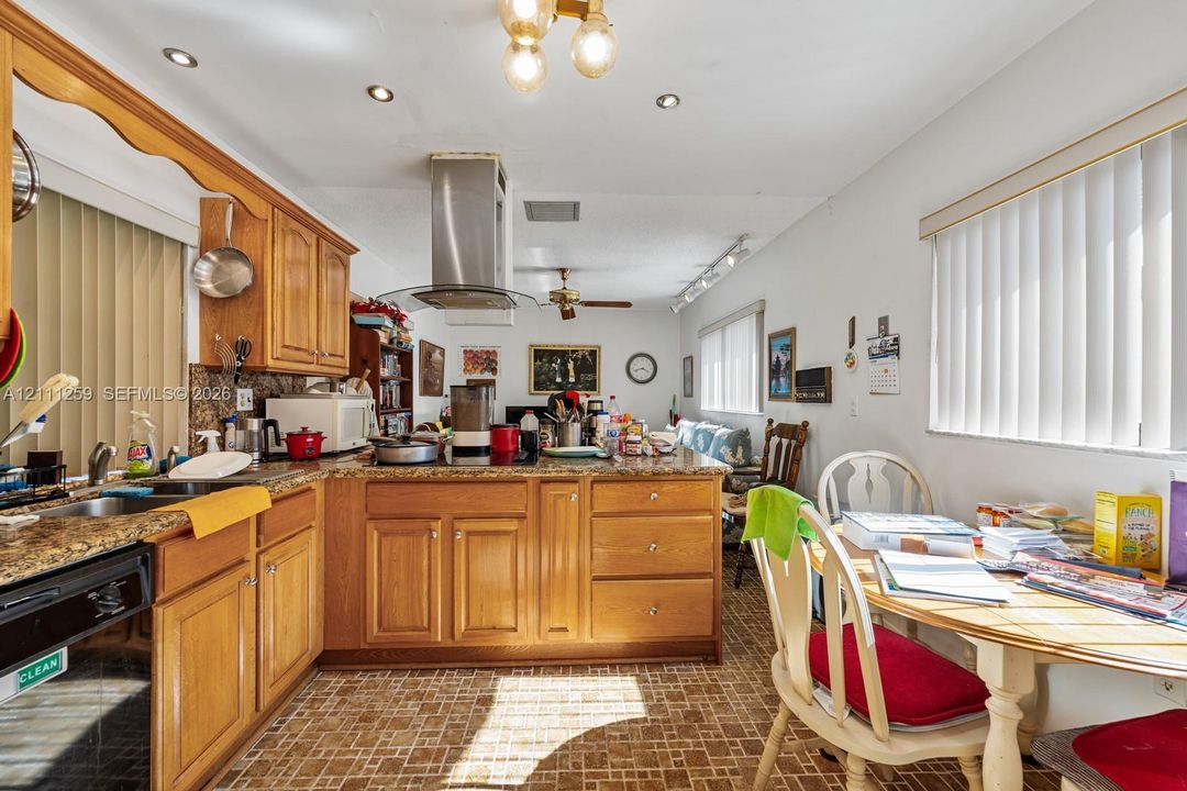 For Sale: $699,000 (3 beds, 2 baths, 1875 Square Feet)