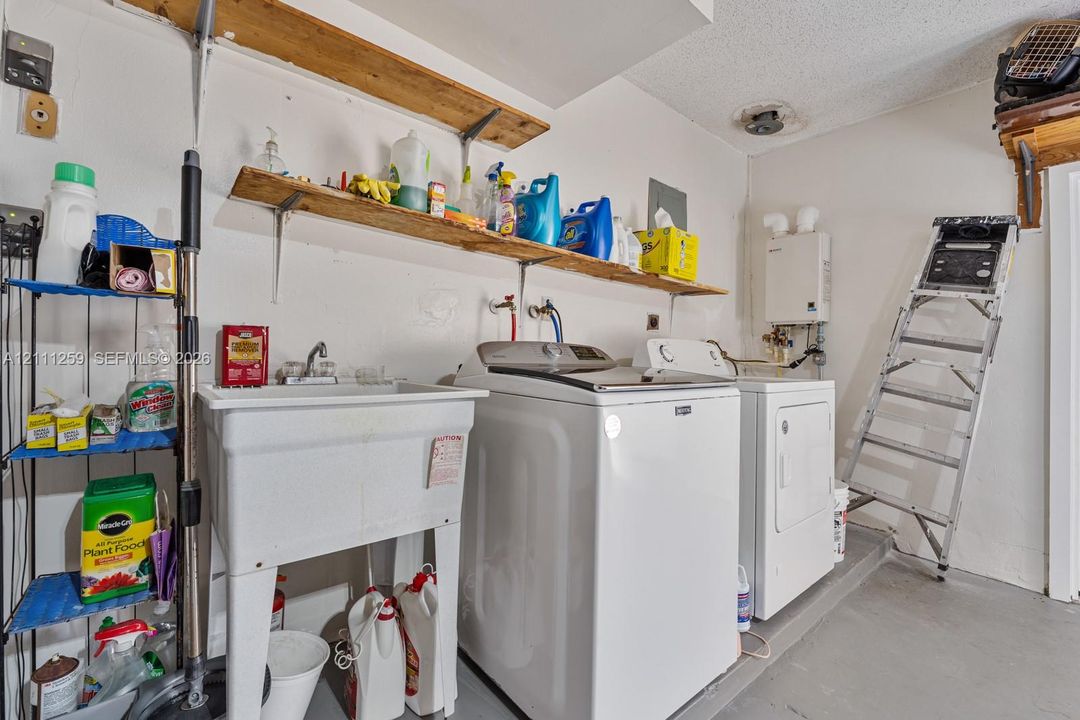 For Sale: $699,000 (3 beds, 2 baths, 1875 Square Feet)