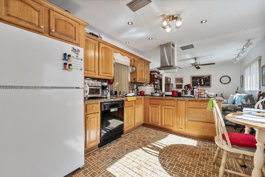 For Sale: $699,000 (3 beds, 2 baths, 1875 Square Feet)