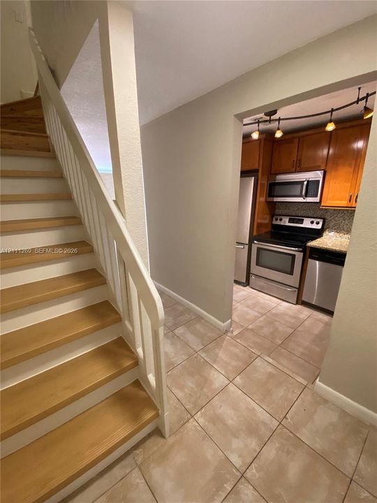 For Rent: $1,800 (1 beds, 1 baths, 840 Square Feet)