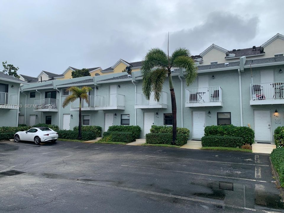 For Rent: $1,800 (1 beds, 1 baths, 840 Square Feet)