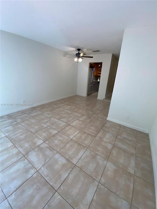 For Rent: $1,800 (1 beds, 1 baths, 840 Square Feet)