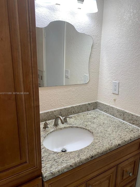 For Rent: $1,800 (1 beds, 1 baths, 840 Square Feet)