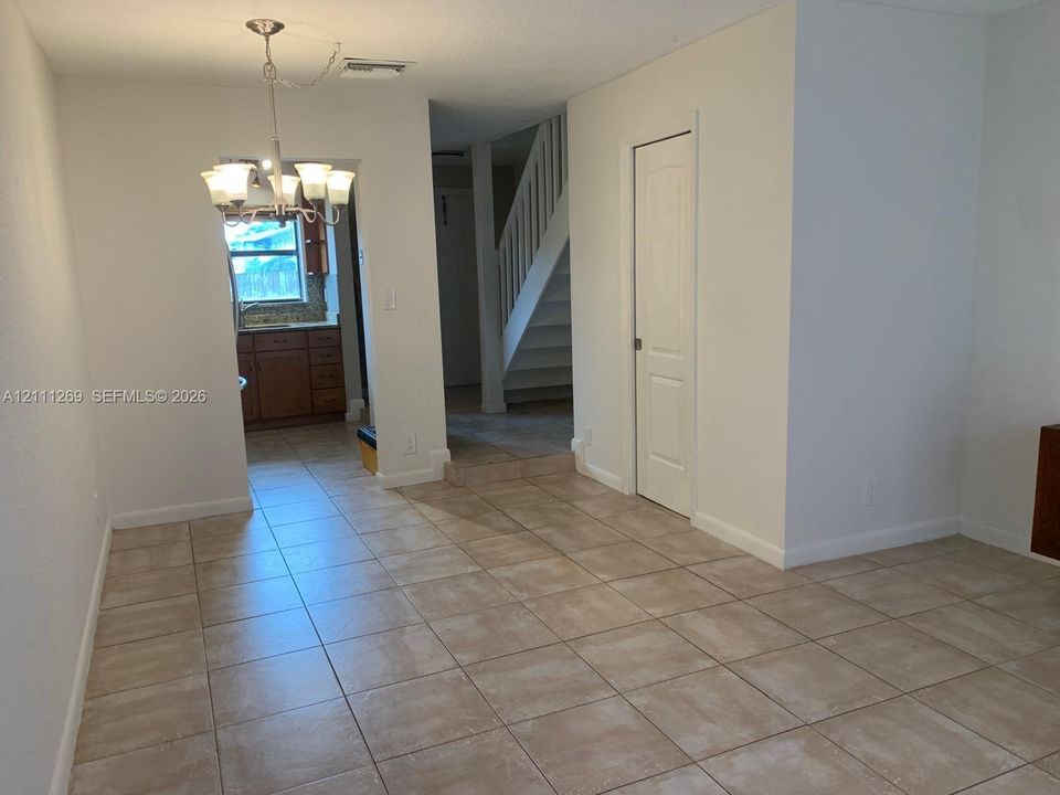 For Rent: $1,800 (1 beds, 1 baths, 840 Square Feet)