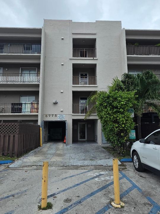 For Rent: $1,950 (2 beds, 2 baths, 996 Square Feet)