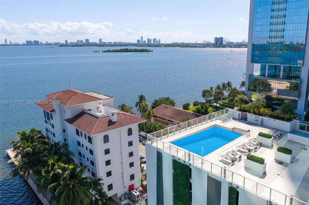 For Sale: $485,000 (1 beds, 1 baths, 774 Square Feet)