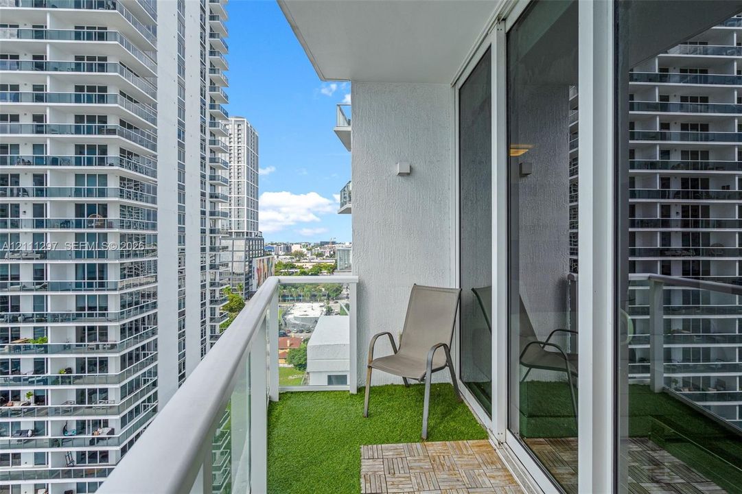 For Sale: $485,000 (1 beds, 1 baths, 774 Square Feet)