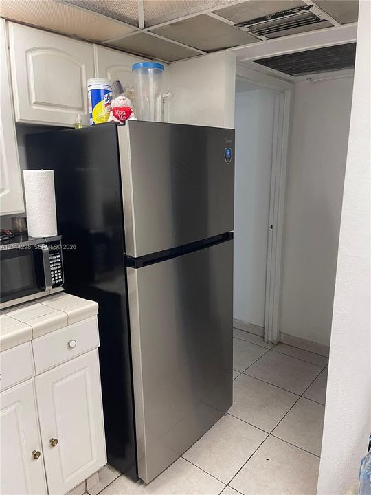 For Sale: $219,900 (1 beds, 1 baths, 725 Square Feet)