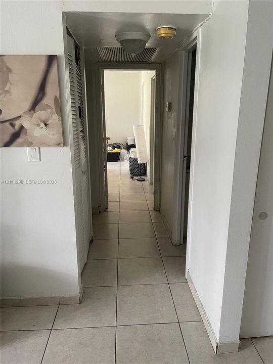 For Sale: $219,900 (1 beds, 1 baths, 725 Square Feet)