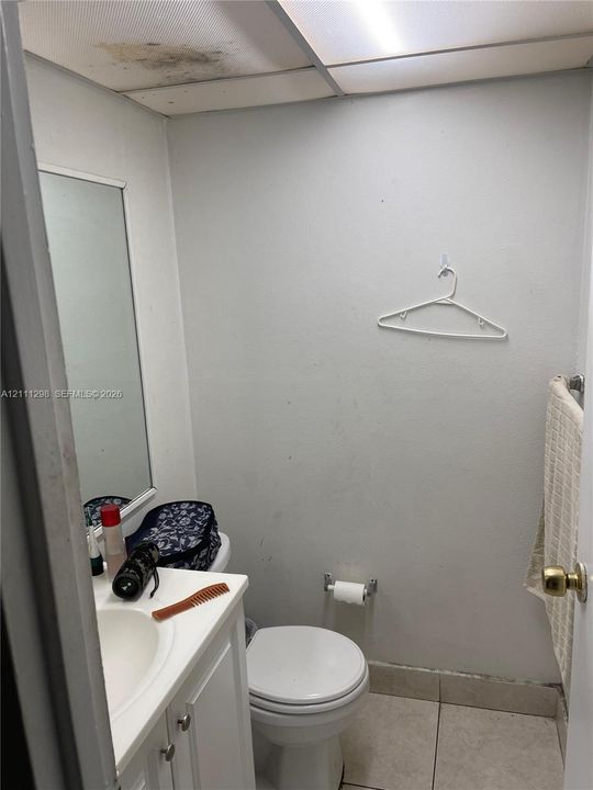 For Sale: $219,900 (1 beds, 1 baths, 725 Square Feet)