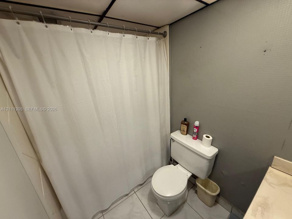 For Sale: $219,900 (1 beds, 1 baths, 725 Square Feet)