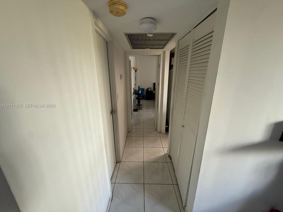 For Sale: $219,900 (1 beds, 1 baths, 725 Square Feet)