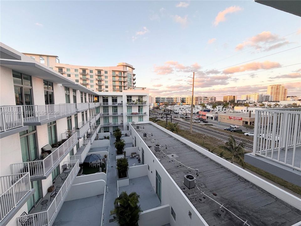 For Rent: $2,700 (1 beds, 2 baths, 1065 Square Feet)