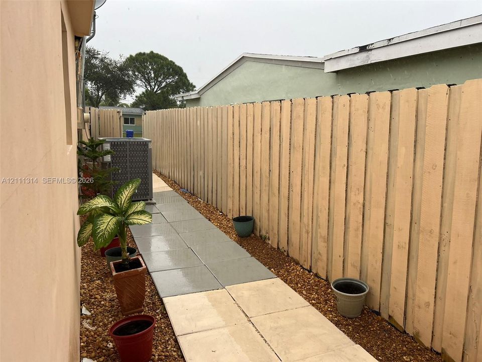 For Rent: $1,375 (2 beds, 1 baths, 1469 Square Feet)
