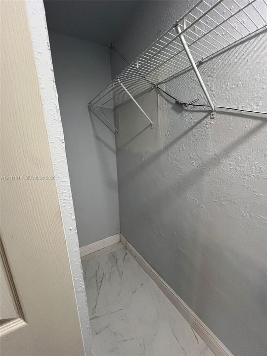 For Rent: $1,375 (2 beds, 1 baths, 1469 Square Feet)