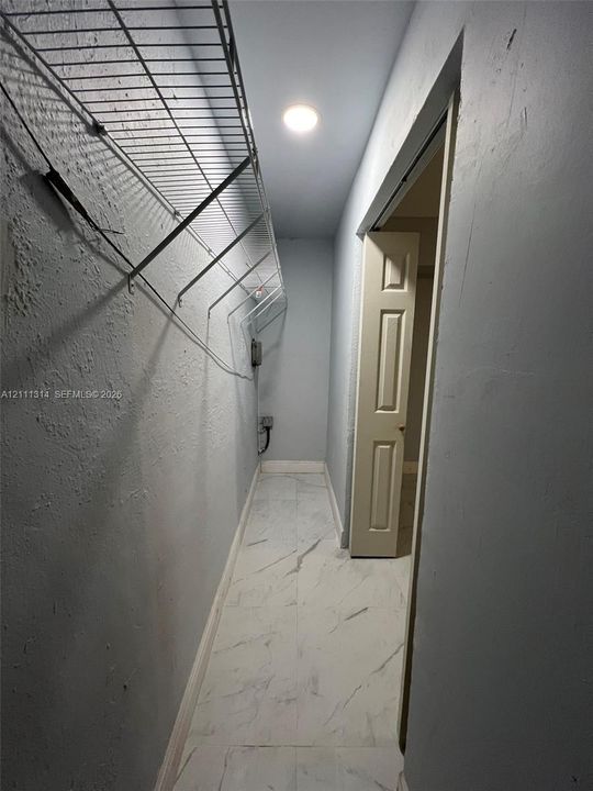 For Rent: $1,375 (2 beds, 1 baths, 1469 Square Feet)