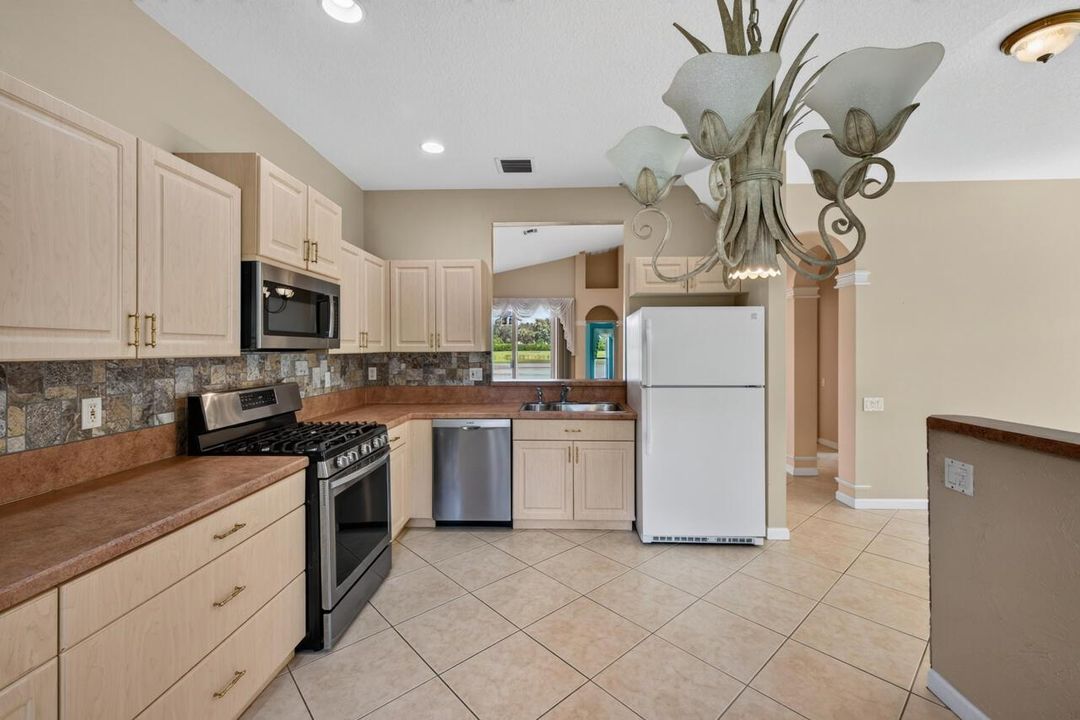 326 NW Treeline Tr-024