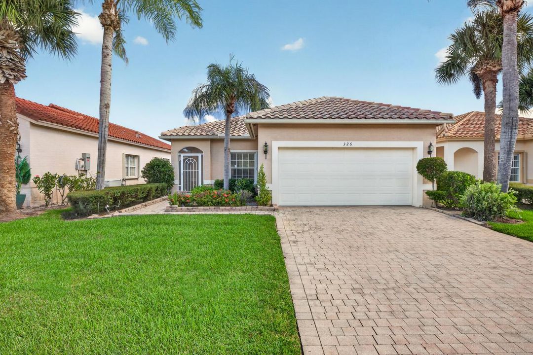326 NW Treeline Tr-002