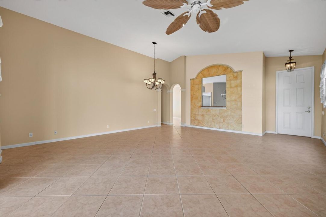 326 NW Treeline Tr-021