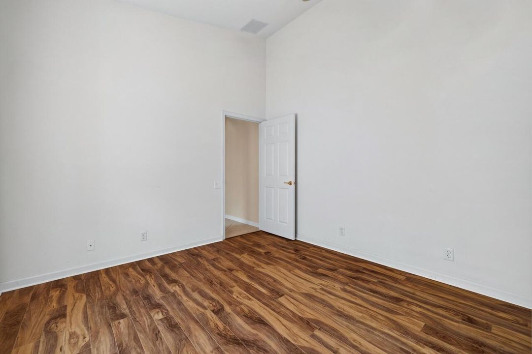 326 NW Treeline Tr-036