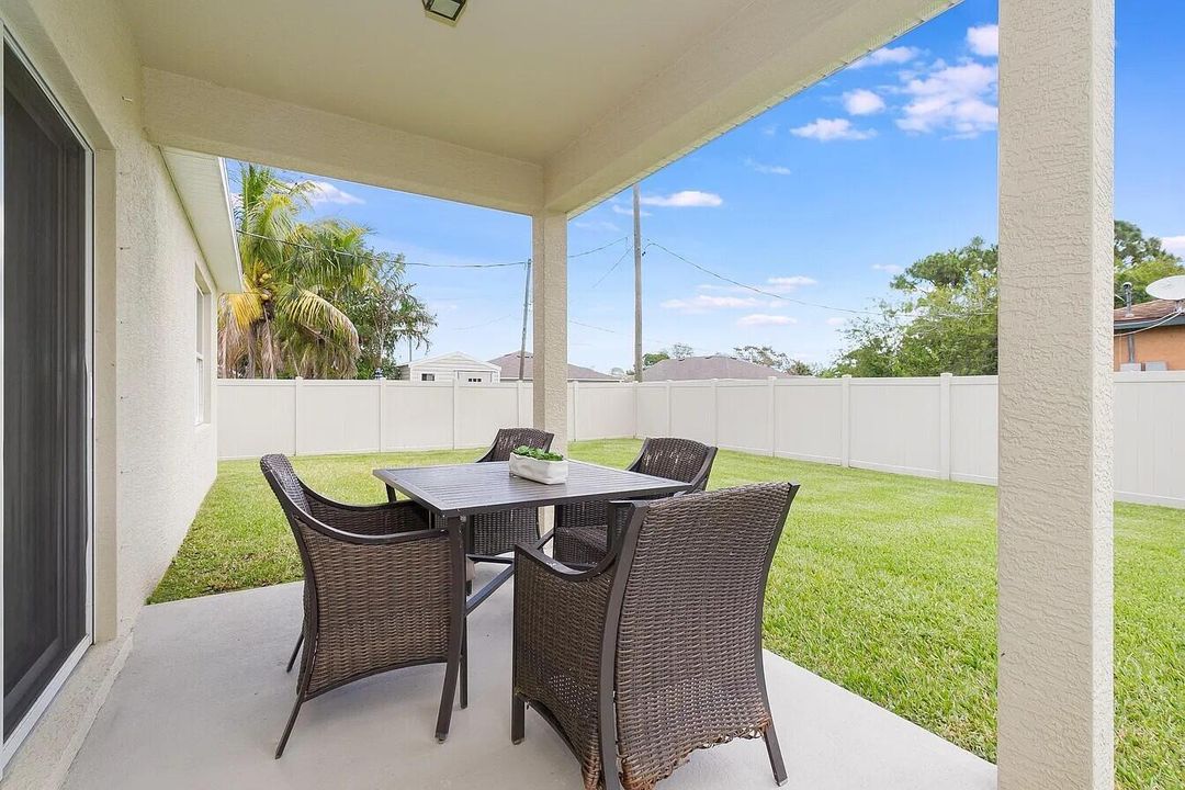 Backyard - 1009 SW Dilido