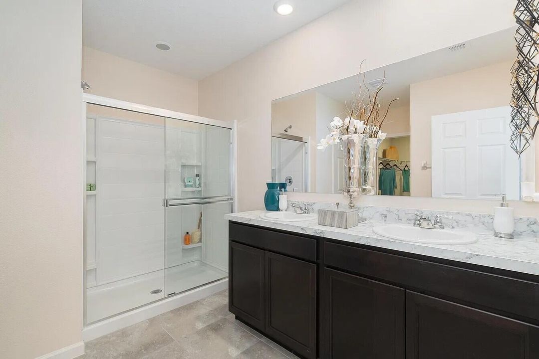 2nd Bathroom - 1009 SW Di Lido