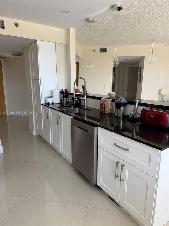 For Rent: $4,700 (3 beds, 2 baths, 1480 Square Feet)