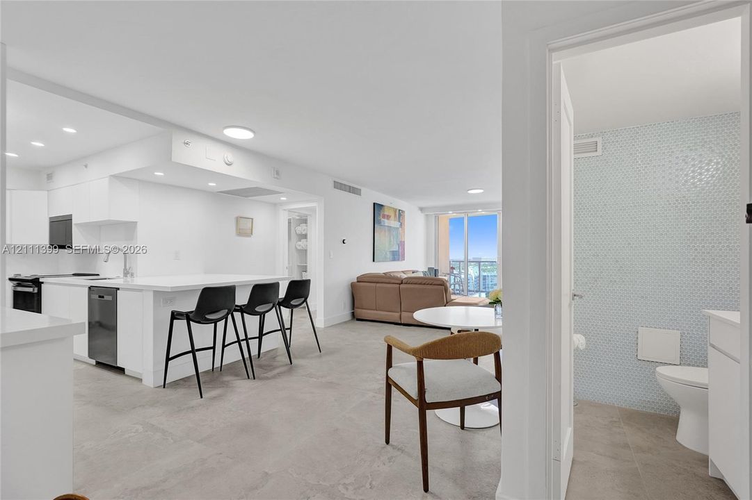 В аренду: $4,000 (1 спален, 1 ванн, 835 Квадратных фут)