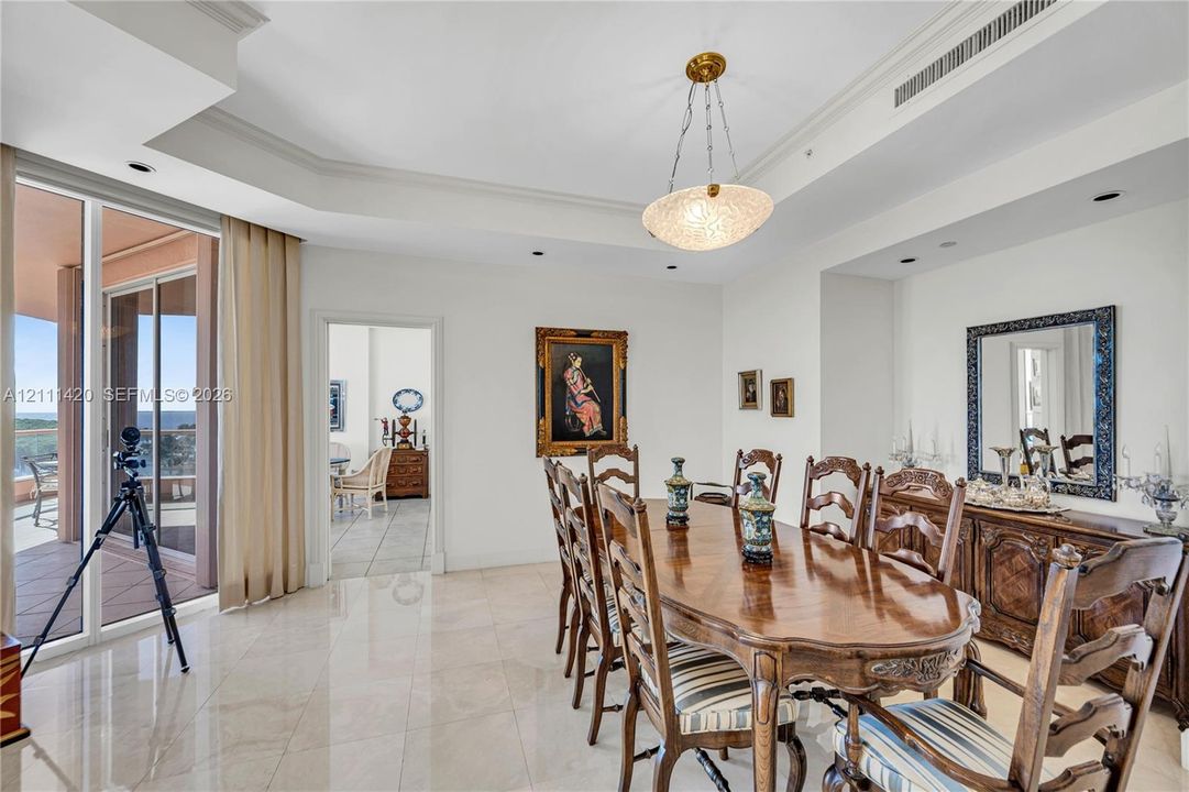 For Sale: $3,000,000 (3 beds, 3 baths, 2960 Square Feet)