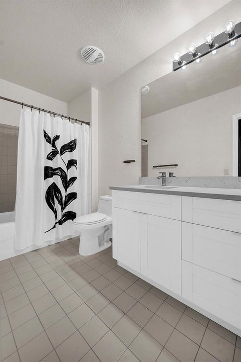 Full Bathroom 1