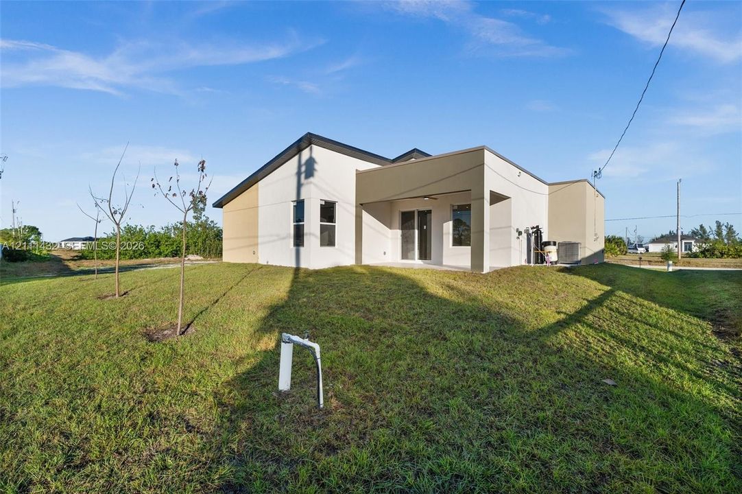 En Venta: $379,000 (4 camas, 3 baños, 1813 Pies cuadrados)