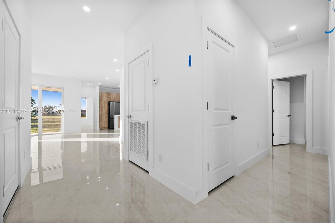 En Venta: $379,000 (4 camas, 3 baños, 1813 Pies cuadrados)