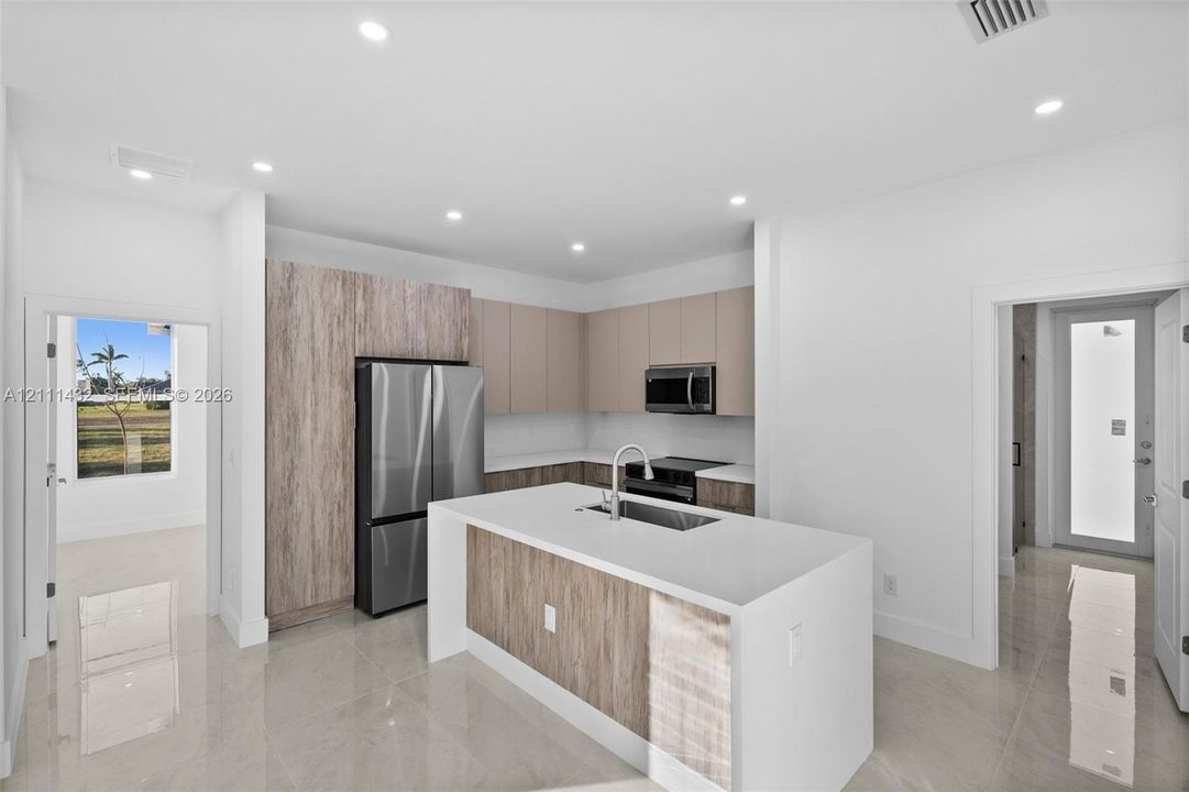 En Venta: $379,000 (4 camas, 3 baños, 1813 Pies cuadrados)