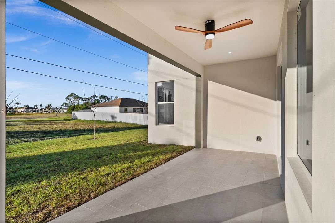 En Venta: $379,000 (4 camas, 3 baños, 1813 Pies cuadrados)
