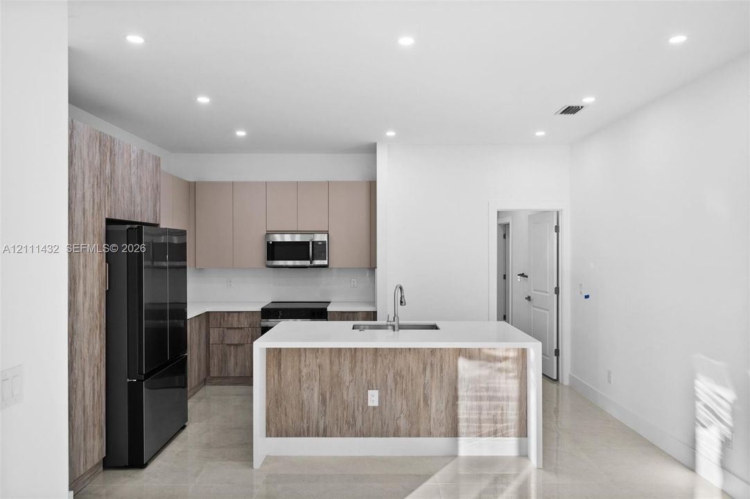 En Venta: $379,000 (4 camas, 3 baños, 1813 Pies cuadrados)