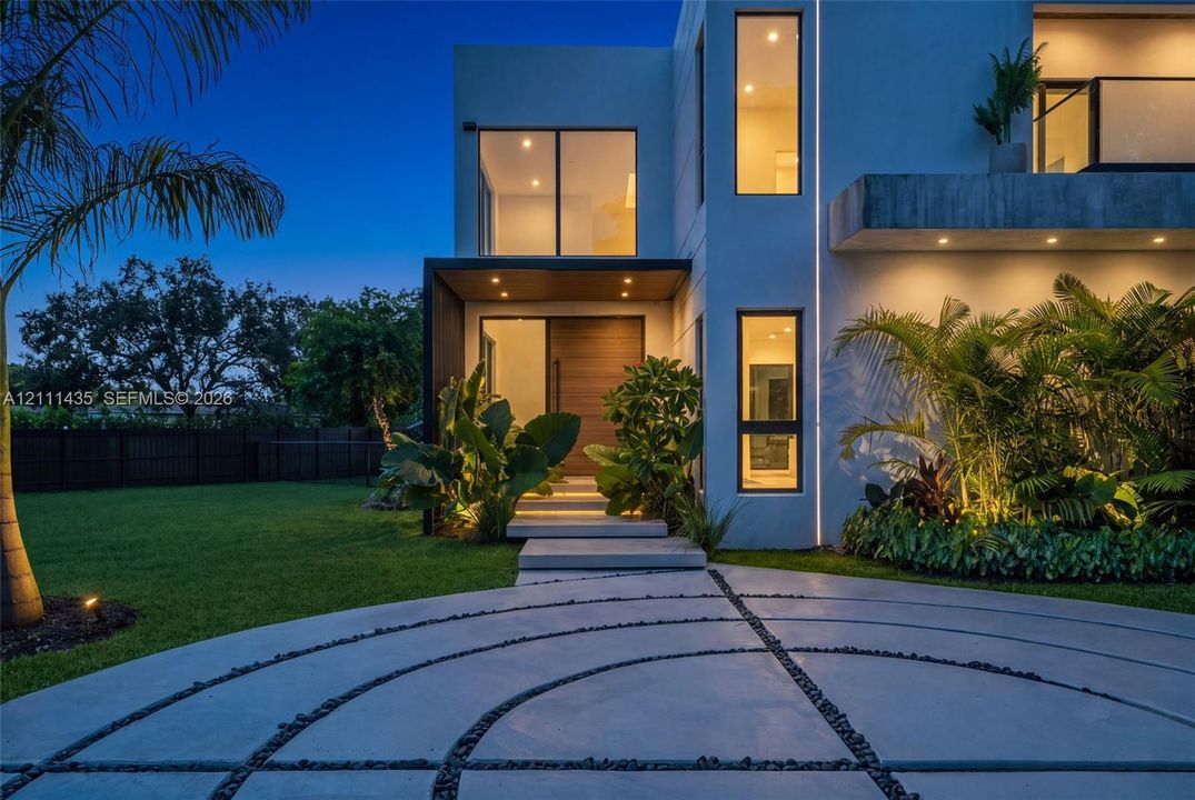 En Venta: $5,499,999 (6 camas, 7 baños, 6928 Pies cuadrados)
