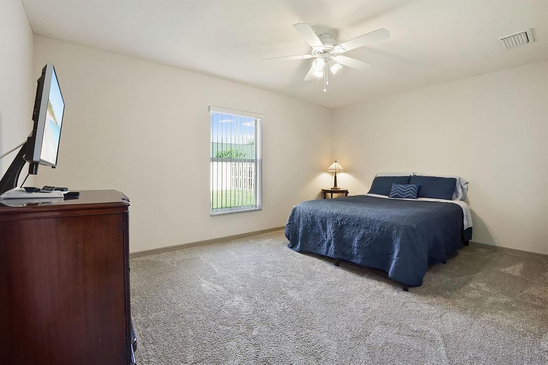 31 Bedroom 05