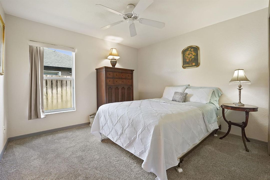 21 Bedroom 01