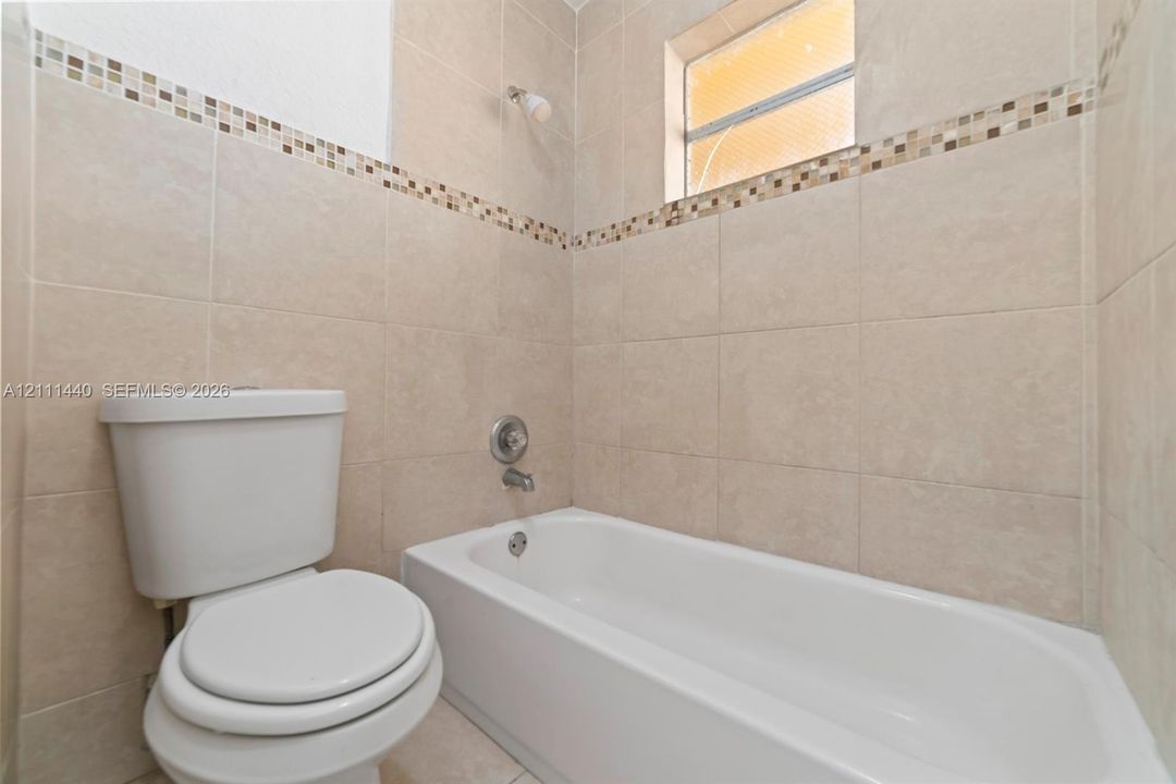 For Rent: $2,000 (2 beds, 2 baths, 890 Square Feet)