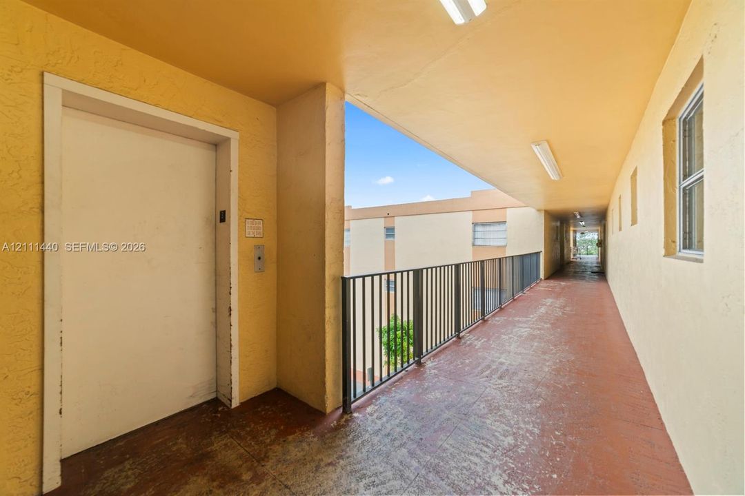 For Rent: $2,000 (2 beds, 2 baths, 890 Square Feet)
