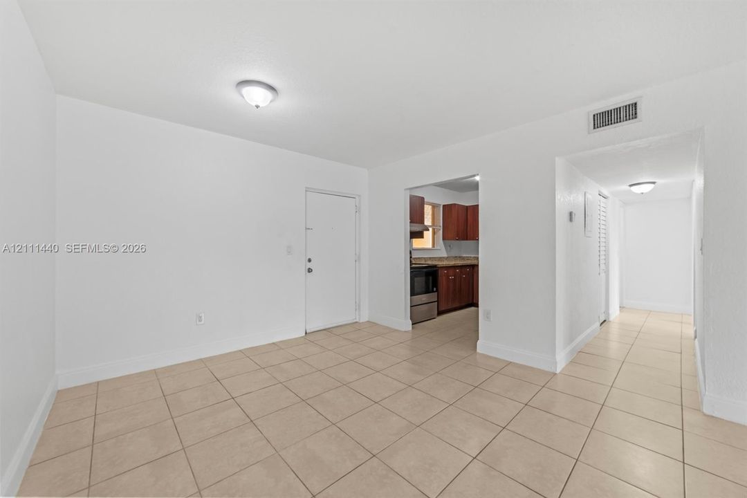 For Rent: $2,000 (2 beds, 2 baths, 890 Square Feet)