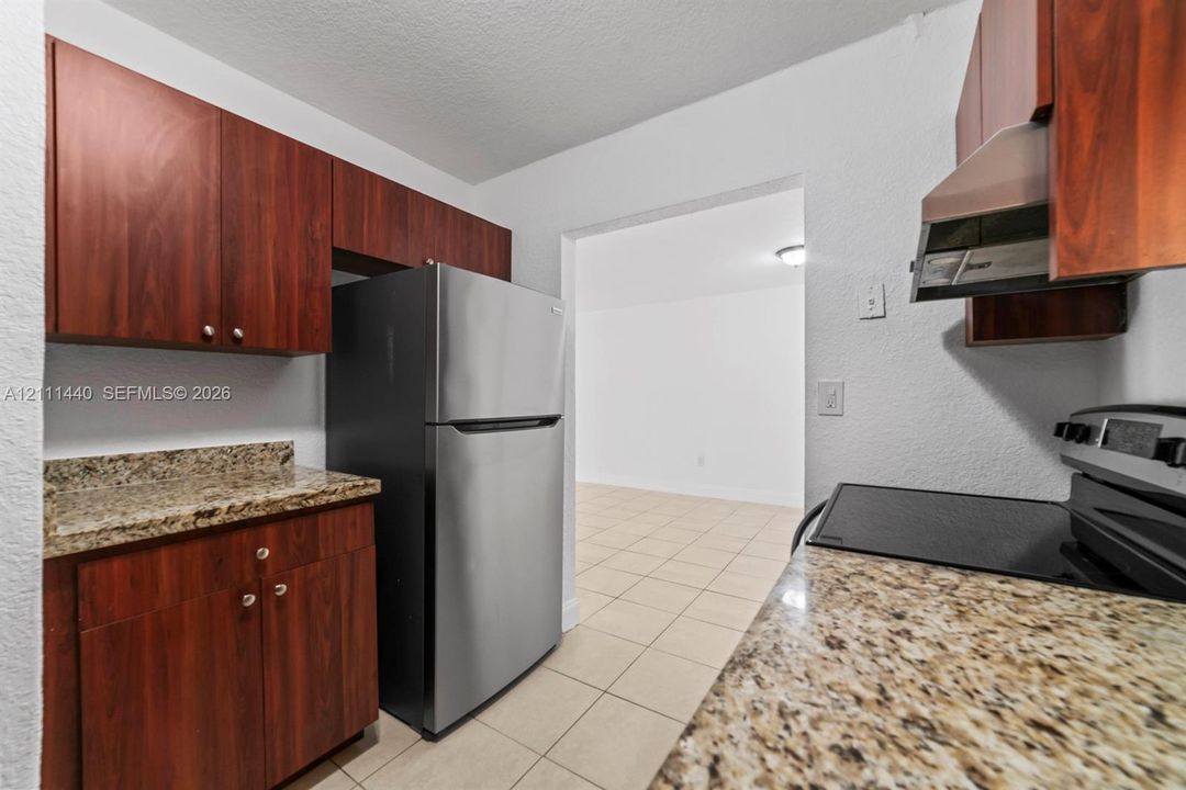 For Rent: $2,000 (2 beds, 2 baths, 890 Square Feet)