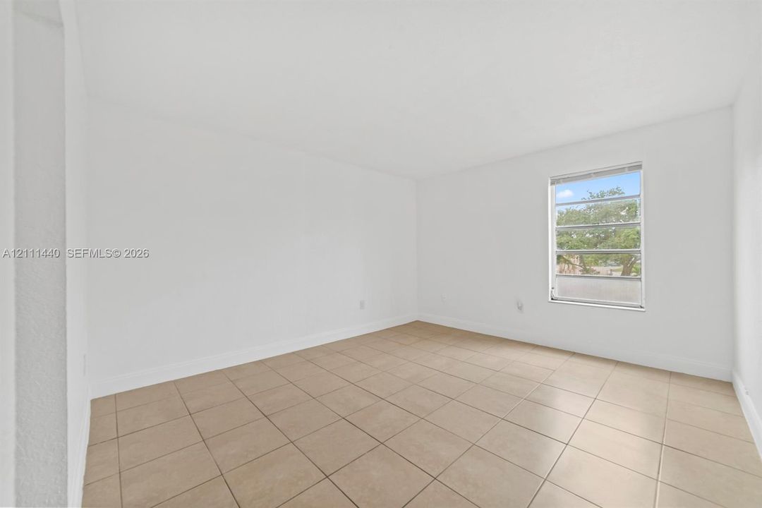 For Rent: $2,000 (2 beds, 2 baths, 890 Square Feet)