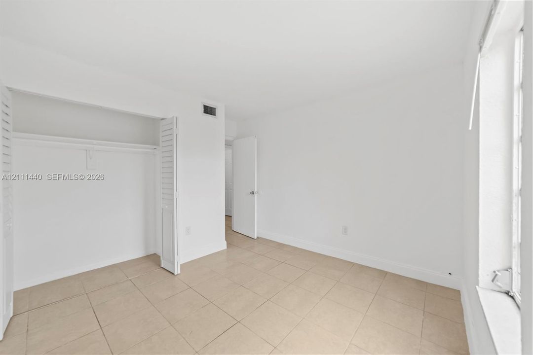 For Rent: $2,000 (2 beds, 2 baths, 890 Square Feet)