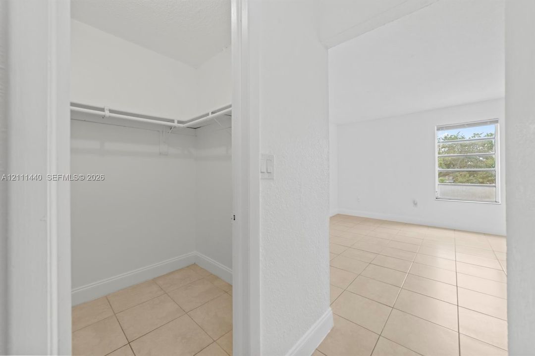 For Rent: $2,000 (2 beds, 2 baths, 890 Square Feet)