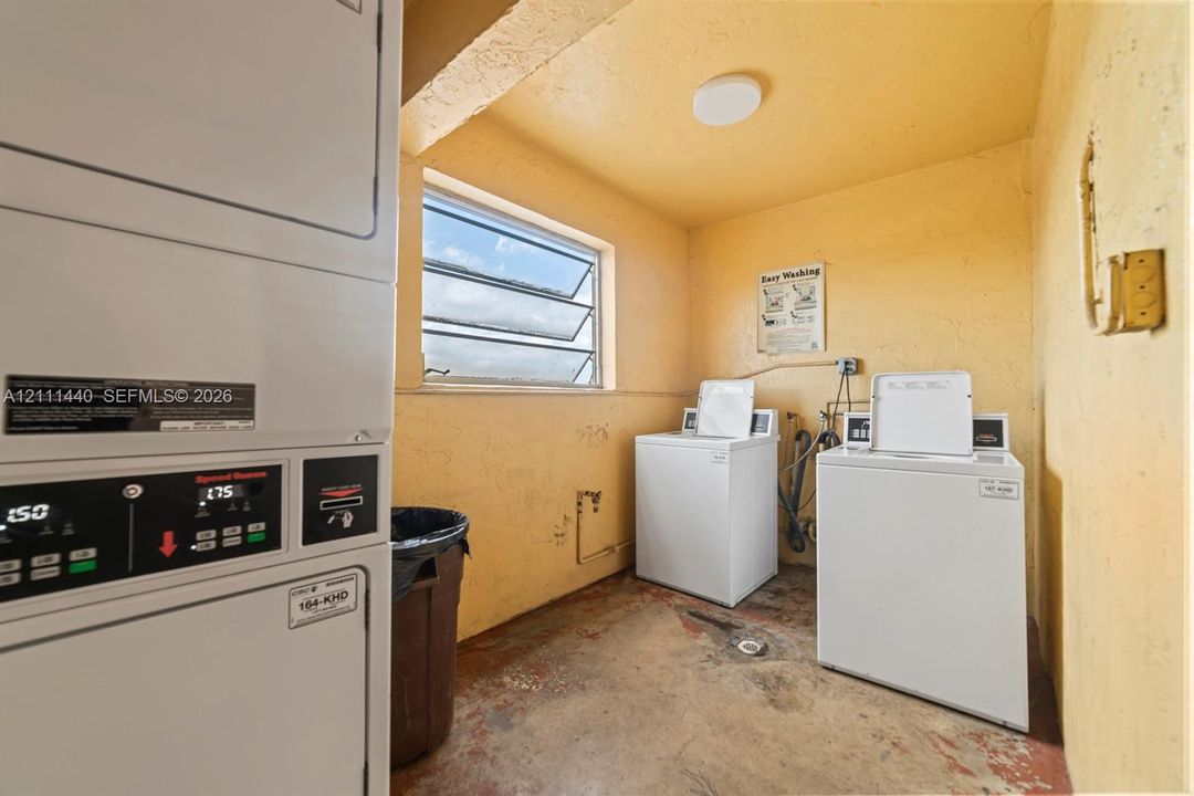 For Rent: $2,000 (2 beds, 2 baths, 890 Square Feet)