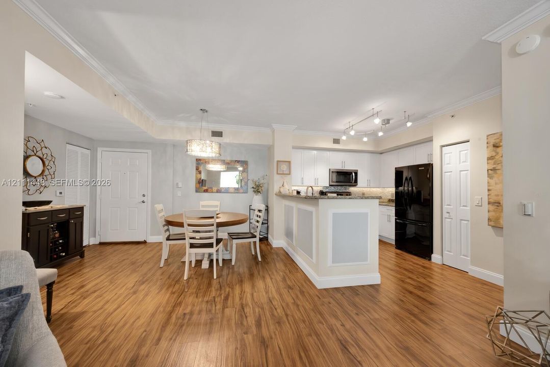 En Venta: $429,900 (2 camas, 2 baños, 1120 Pies cuadrados)