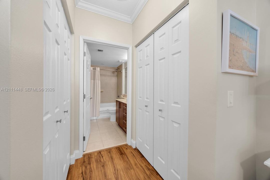 En Venta: $429,900 (2 camas, 2 baños, 1120 Pies cuadrados)