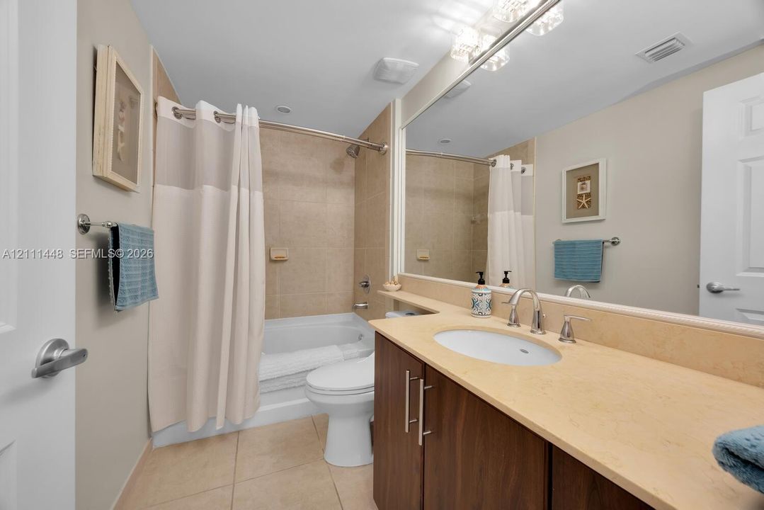 En Venta: $429,900 (2 camas, 2 baños, 1120 Pies cuadrados)